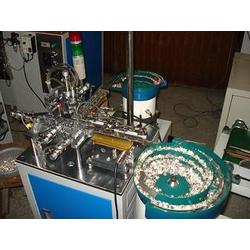 自動化未來 自動鉚接機(jī)批發(fā)供應(yīng)與機(jī)器人研發(fā)的協(xié)同發(fā)展